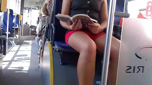 امرأة آسيوية يجيب على أسئلة المقابلة مشاهده افلام اجنبيه جنسيه