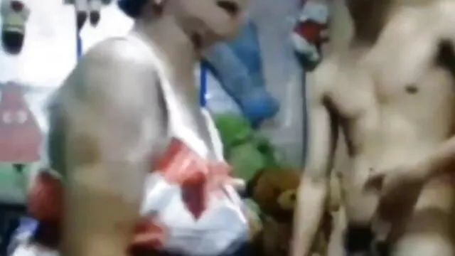 نكتة مقدم التلفزيون, مواقع سيكس اجنبية مفلس