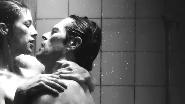 الرجل الذي جلب الفتاة حتى النشوة موقع افلام اجنبية سكس مع أصابعه