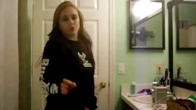 الأسود طعنة بيضاء جميلة سكس من الافلام الاجنبيه غولدي