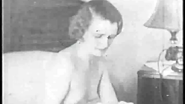 في افلام سكس اجنبيه مثيره الشرج على أريكة و سرير